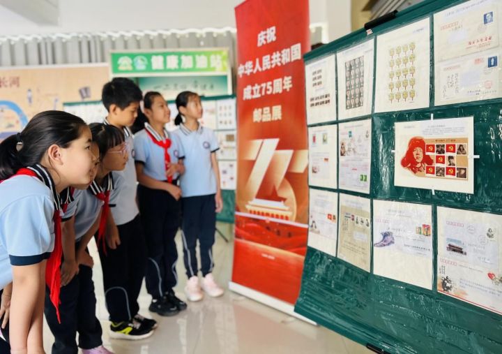 威海市北竹島小學舉行&ldquo;方寸伴我行，祖國在心中&rdquo;紅色主題郵展
